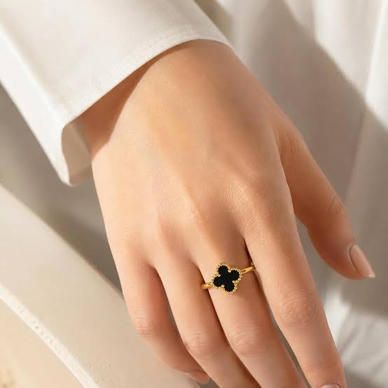 Golden Noir Clover Ring