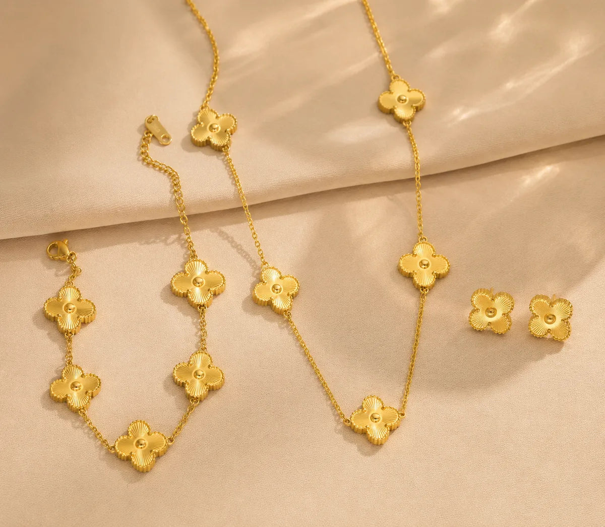 Clover Elegance Jewelry Set - Zavyra Jewels