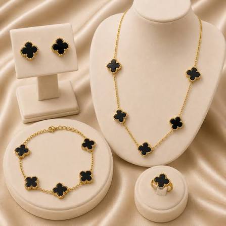 Clover Elegance Jewelry Set - Zavyra Jewels