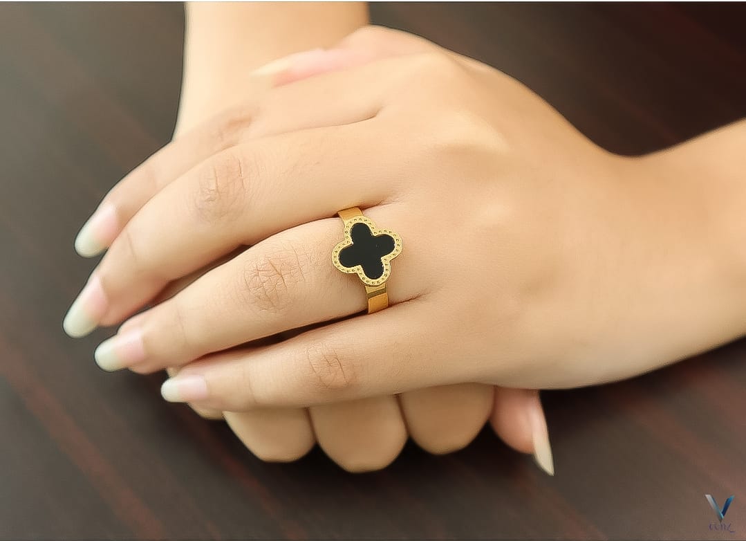 Golden Noir Clover Ring