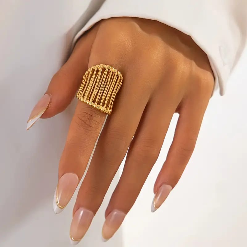 Royal Linear Luxe Gold Ring