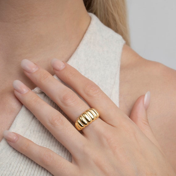 Ribbed Luxe Dome Ring - Zavyra Jewels (3)