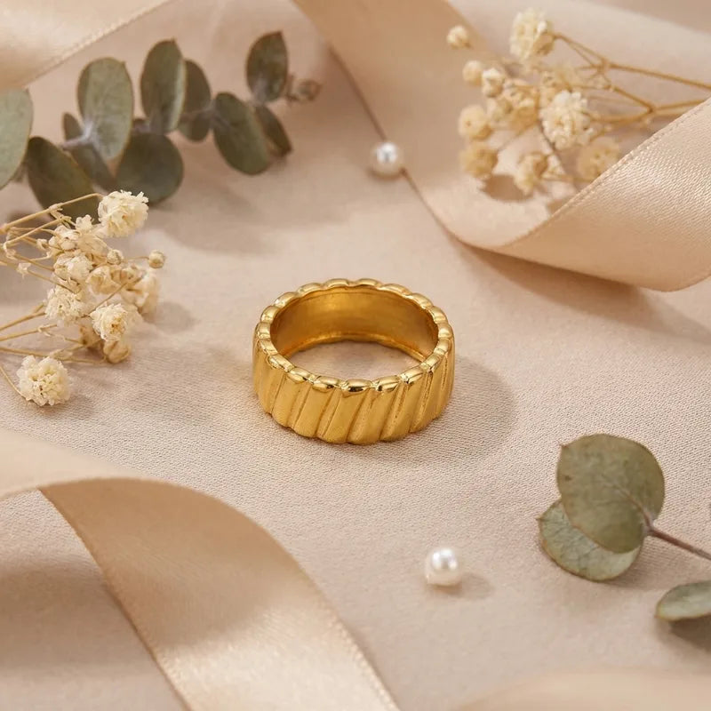 Ribbed Luxe Dome Ring - Zavyra Jewels (2)