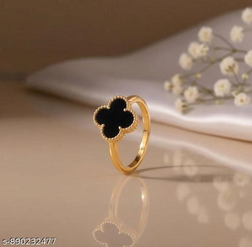Golden Noir Clover Ring
