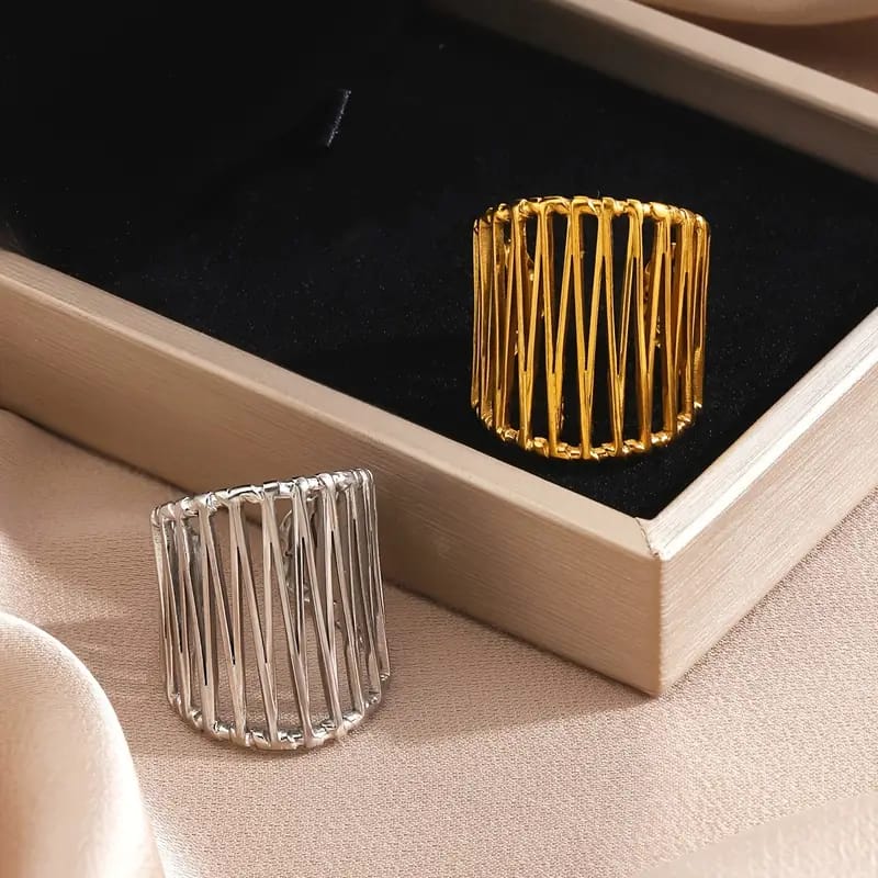 Royal Linear Luxe Gold Ring