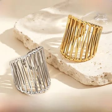 Royal Linear Luxe Gold Ring